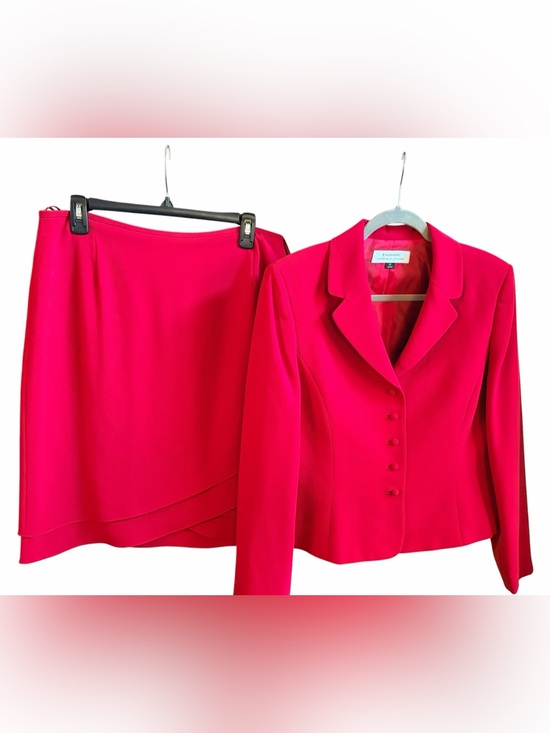 Tahari Jackets & Blazers - Tamari by Arthur S. Levine Red 2 Piece Skirt-Suit set. Size 12 NWOT
